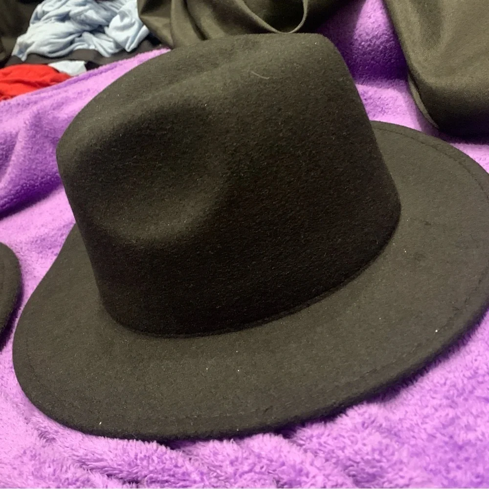 NWOT Black Fedora Hat. Polyester/cotton blend material. - Picture 2 of 5